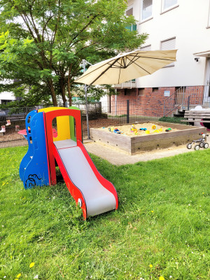 Kletterturm mit Rutsche speziell für U3-Kinder
